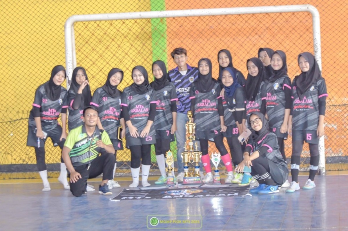 JUARA 3 FUTSAL PUTRA/PUTRI TEH JAVANA