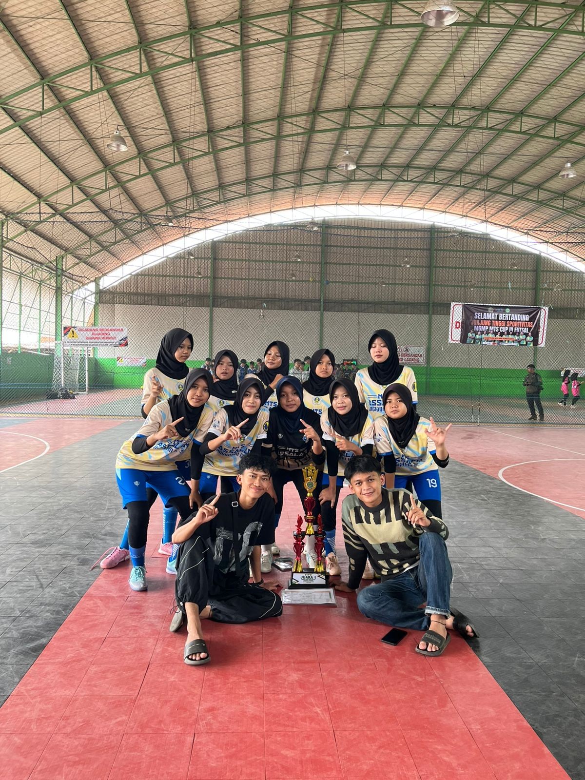 JUARA 1 FUTSAL PUTRI MGMP PJOK  MTs